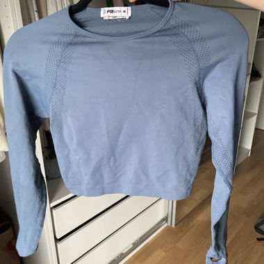 Long-sleeve sports top