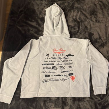 Pull gris clair Guess avec capuche
