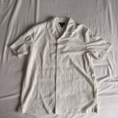 H&M White textured short sleeve shirt