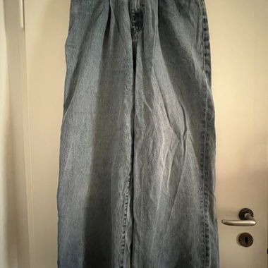 Wide-leg Jeans