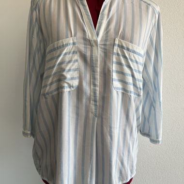 Blouse rayée bleu clair et blanc