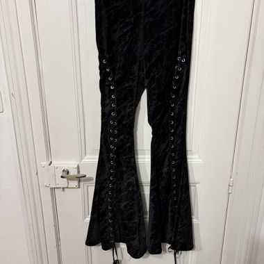Seven Sisters Schwarze Samt-Lederhosen?