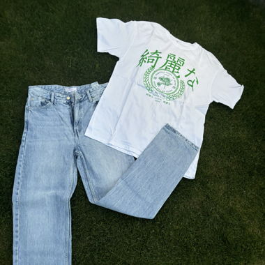 Jeans mit T-shirt