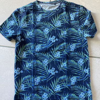 T-shirt con motivo tropicale