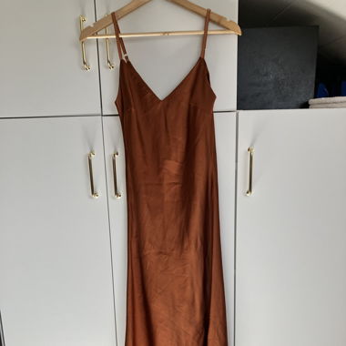 Robe en satin camel/terracota 