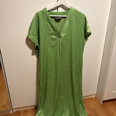 Robe en satin vert