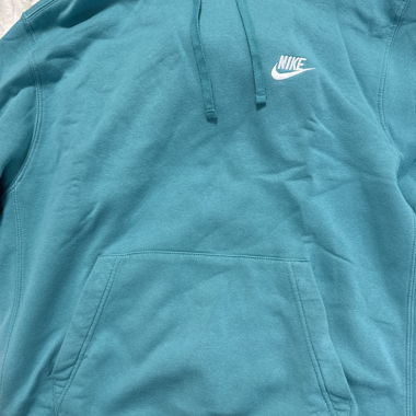 Blauer Nike-Pullover