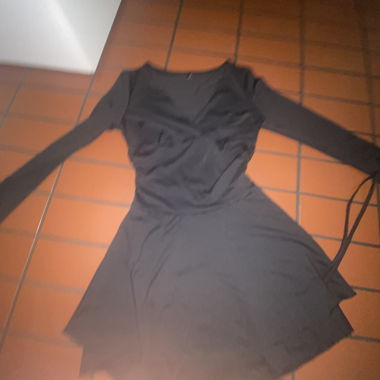 Abito Nero a Maniche Lunghe