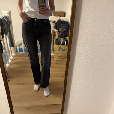 Jeans noirs, coupe droite, taille 34