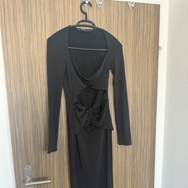 Schwarzes Kleid