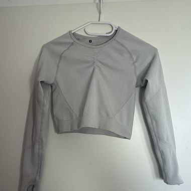 Top sportivo corto grigio