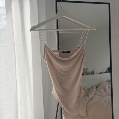 Nude-Body mit feinen Trägern