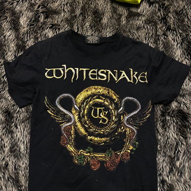 cool vintage t-shirt with graphic design 