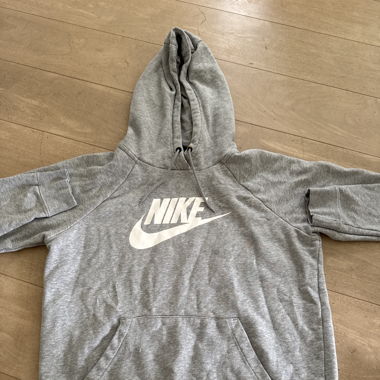 Grauer Nike Hoodie 