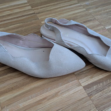 Ballerine slingback beige in pelle scamosciata