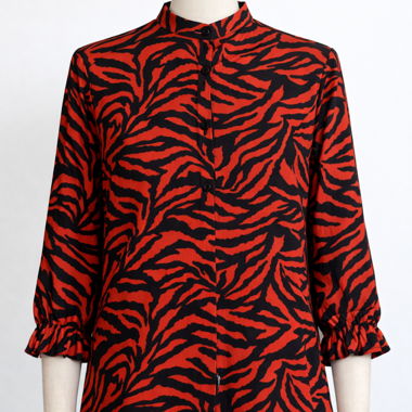 Rot-schwarzes Hemd mit Print