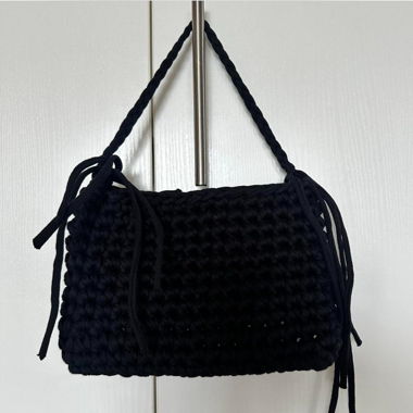 Borsa nera all'uncinetto