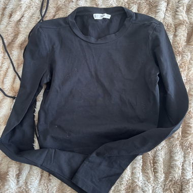 Rückenfreies schwarzes Shirt