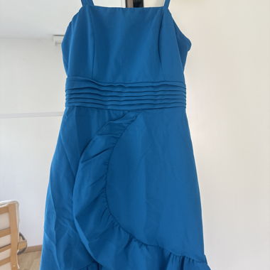 Blaues ärmelloses Kleid