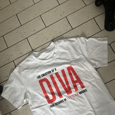 Shirt, GUESS passend zur Ausstellung in Milano