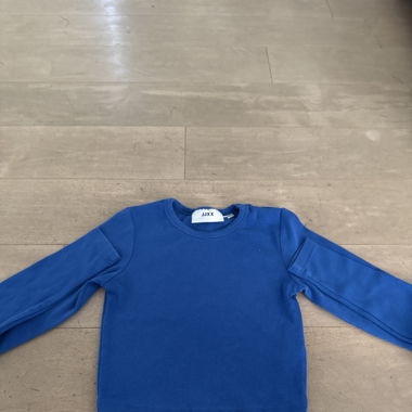 Langes blaues Shirt 