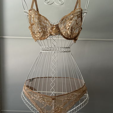 Goldener Lingerie-Set