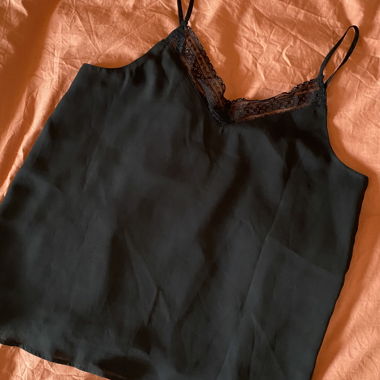 schwarzes Top
