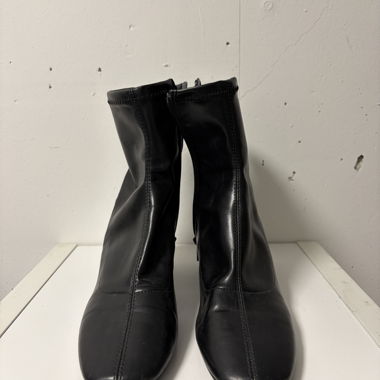 Black heeled ankle boots Mango