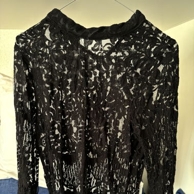 Elegante schwarze Spitzenbluse, Größe XL