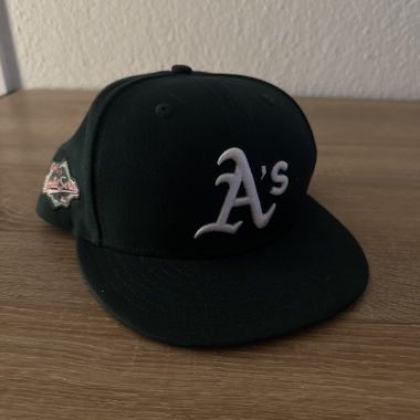 Dunkelgrüne Baseballcap mit A's Logo