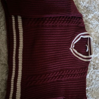 Roter Strickpulli