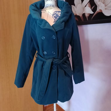 Elegante cappotto invernale turchese