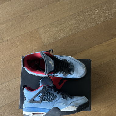 Jordan 4 Retro x Travis scott