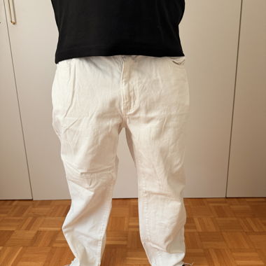 Weisse Baumwollhose