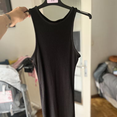 Robe sans manche noir fendu 