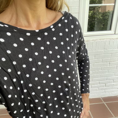 Black t-shirt, long sleeves, white polka dot. Zara