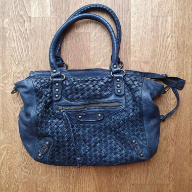 Blaue Lederasche