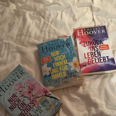 Colleen Hoover - 3 books: it starts/ends with us