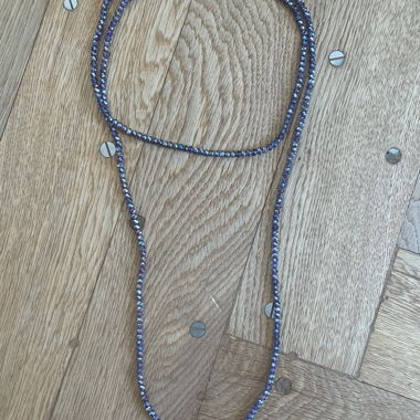 Collana con perline viola