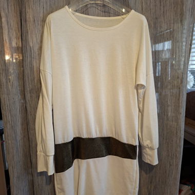 Tunika bianca con fascia marrone con paillettes 