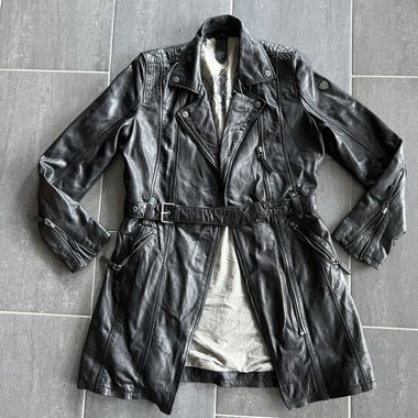 Manteau en cuir synthétique noir