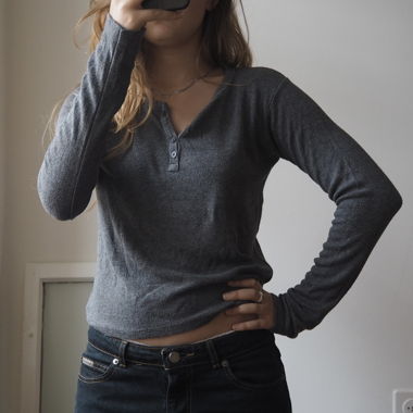 Long sleeves grey shirt