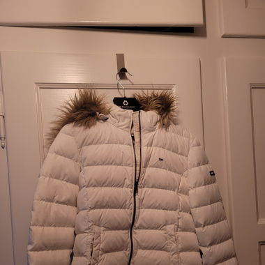 Tommy Jeans  Essential Hooded Daunenjacke - weiss