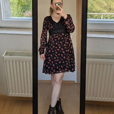 Orsay Kleid mit Blumenmotiv und langen Ärmeln