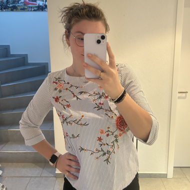 gestreifte Bluse mit Blumen