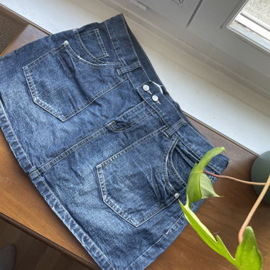 the perfect mini jeans skirt