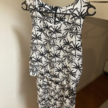 Kurzes Kleid mit Palmenprint