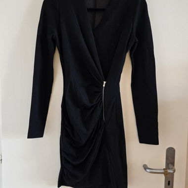 Abito Maje nero con spalline imbottite