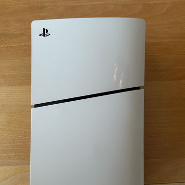 PlayStation 5 à Vendre avec casque audio et jeu