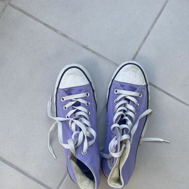 Converse in Violett 